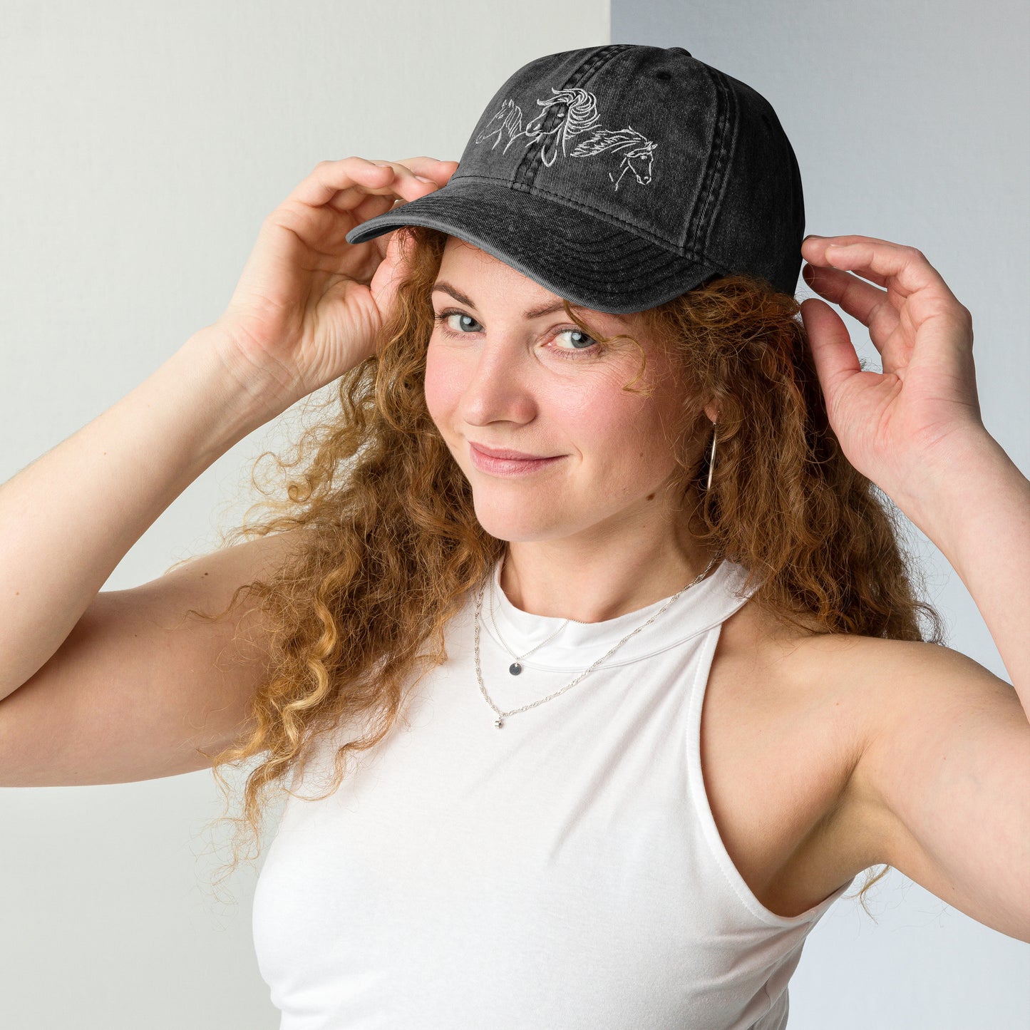 Drei Pferde - bestickte Vintage Baumwoll-Cord Cap - 100% Baumwolle