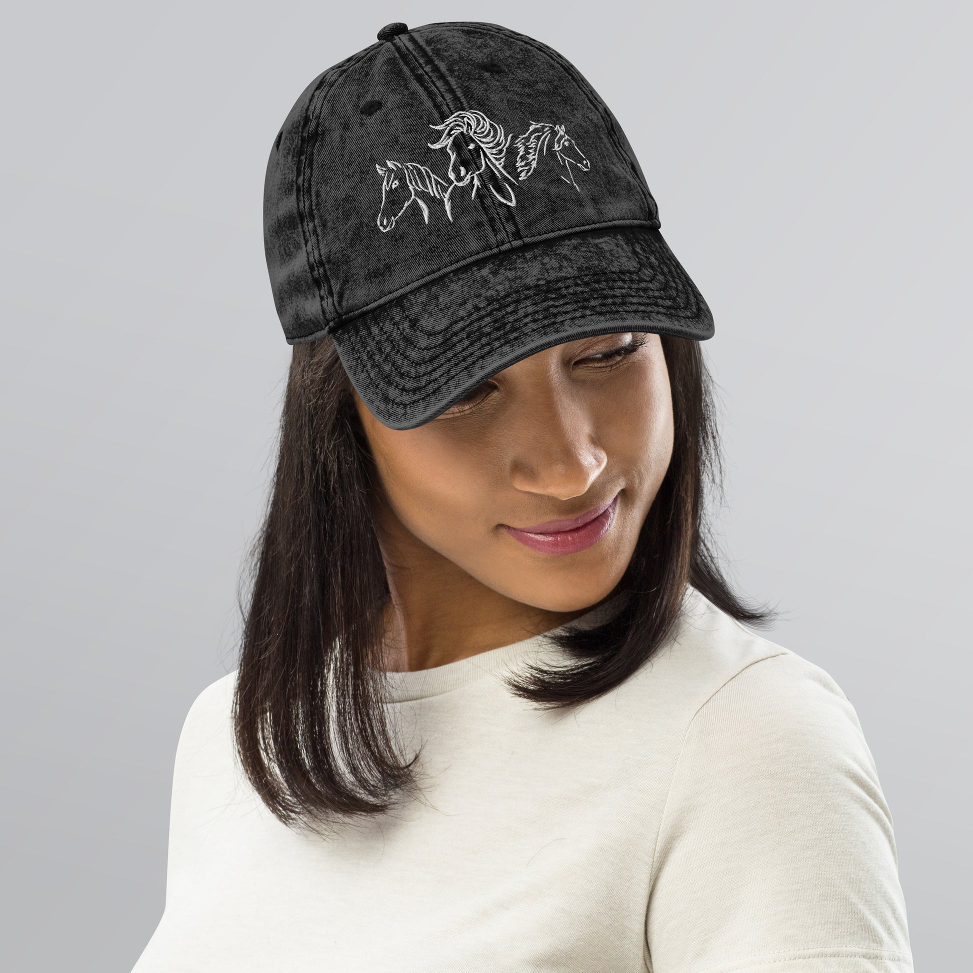 Drei Pferde - bestickte Vintage Baumwoll-Cord Cap - 100% Baumwolle